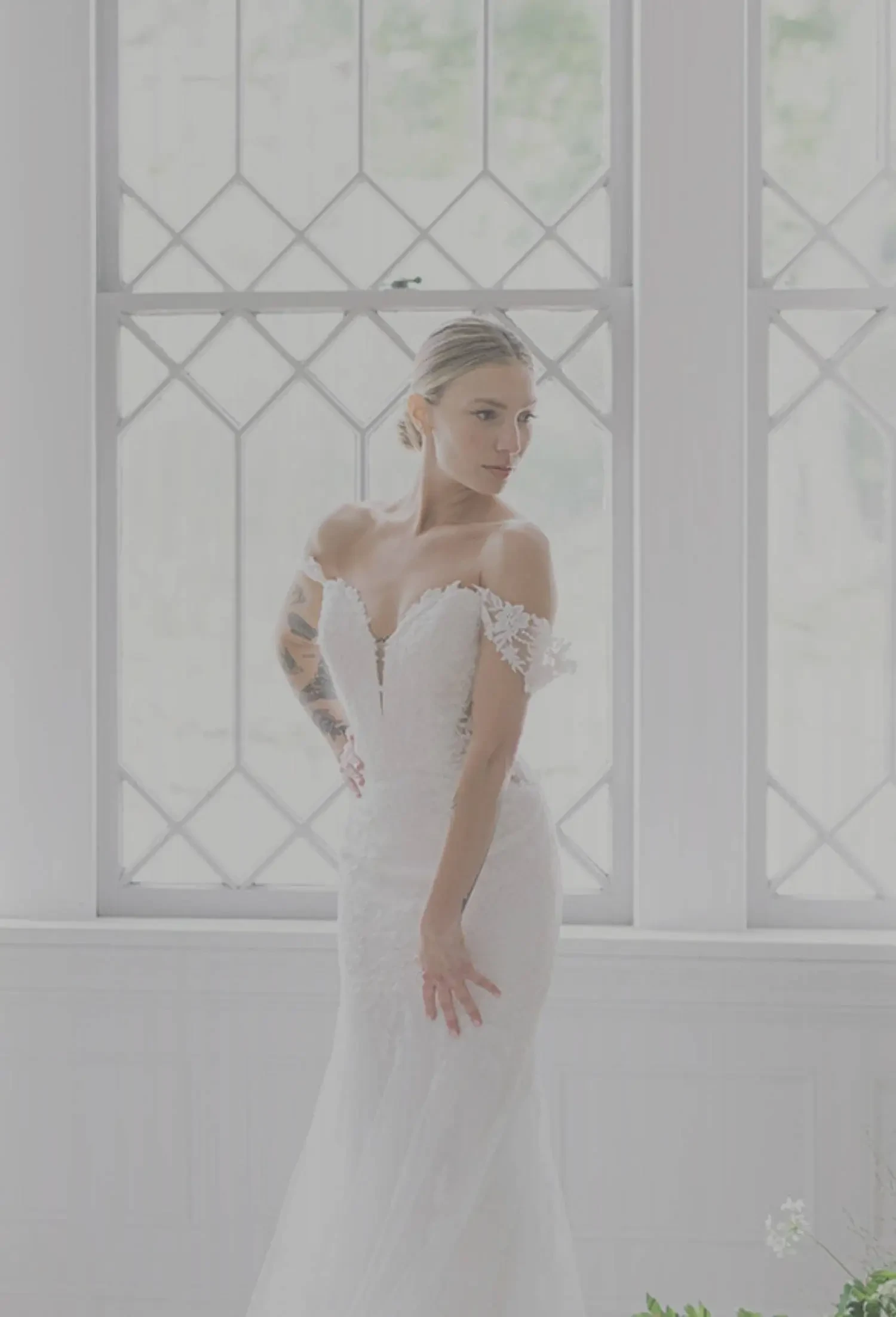 Photo of the bridal gowns - Mobile Image